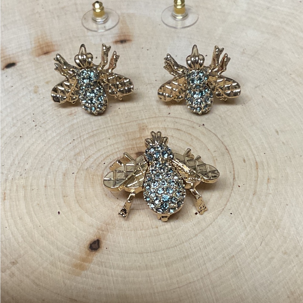 Ciner CN Gold Bee Earrings And Brooch Set.